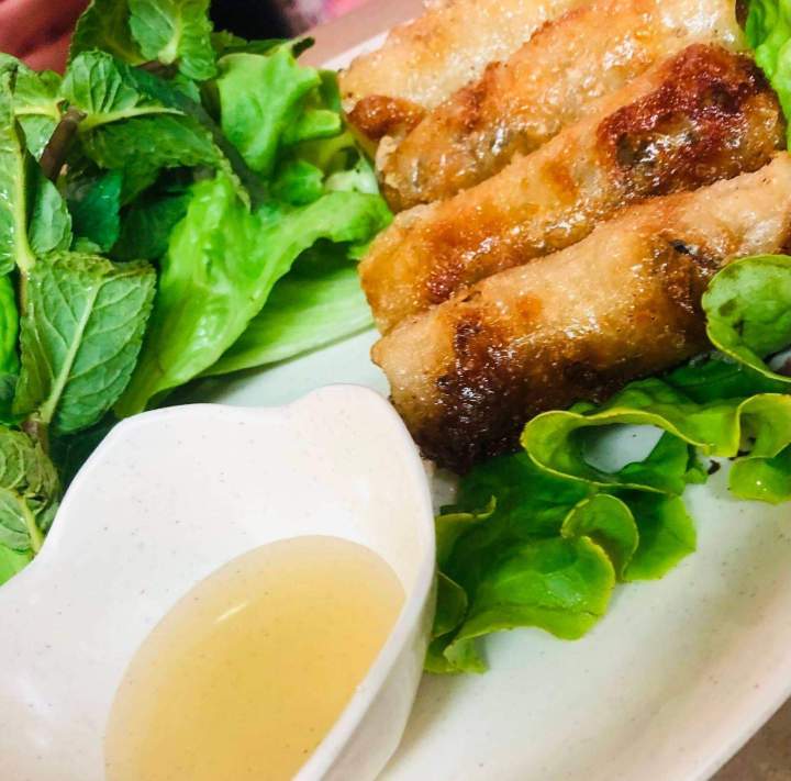 Pho, nems préparés suivant la tradition culinaire vietnamienne